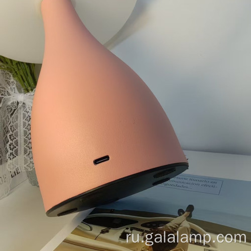 Перезаряжаемая настольная лампа в скандинавском кремовом стиле